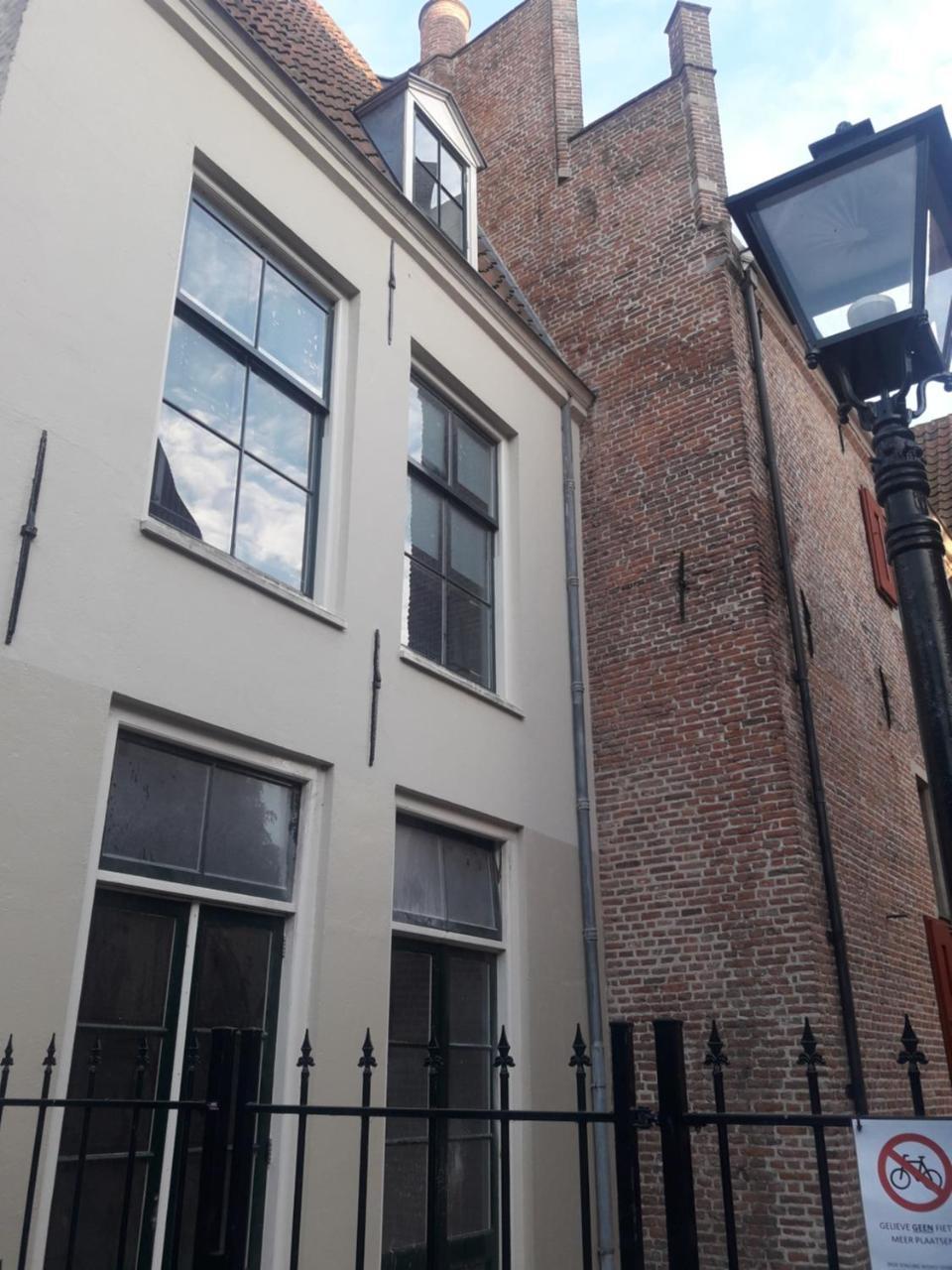 זוולה Stadslogement Bij De Sassenpoort מראה חיצוני תמונה