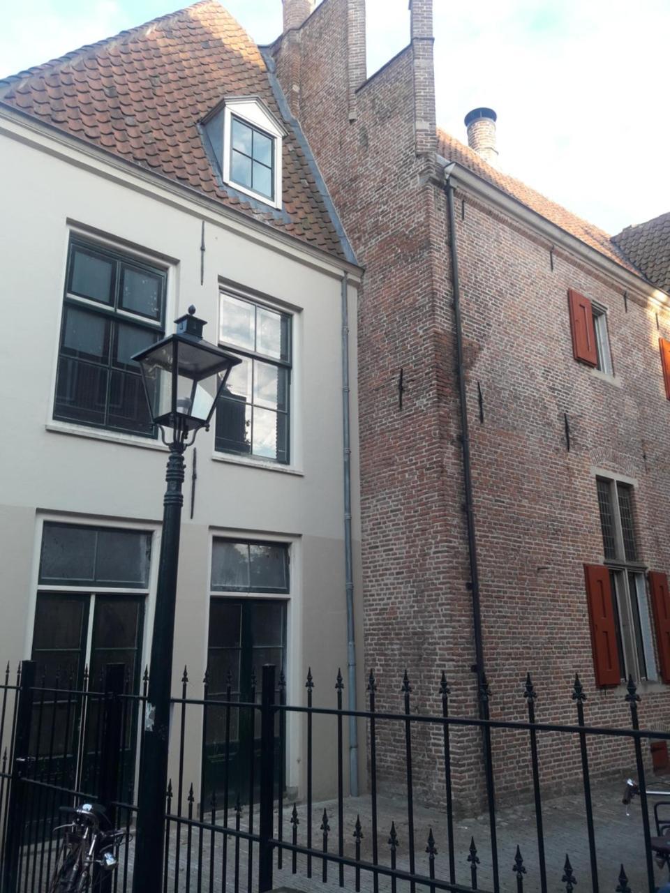 זוולה Stadslogement Bij De Sassenpoort מראה חיצוני תמונה
